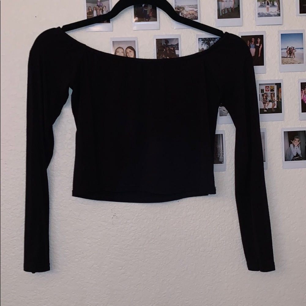 Black Off the Shoulder Crop Top 🖤